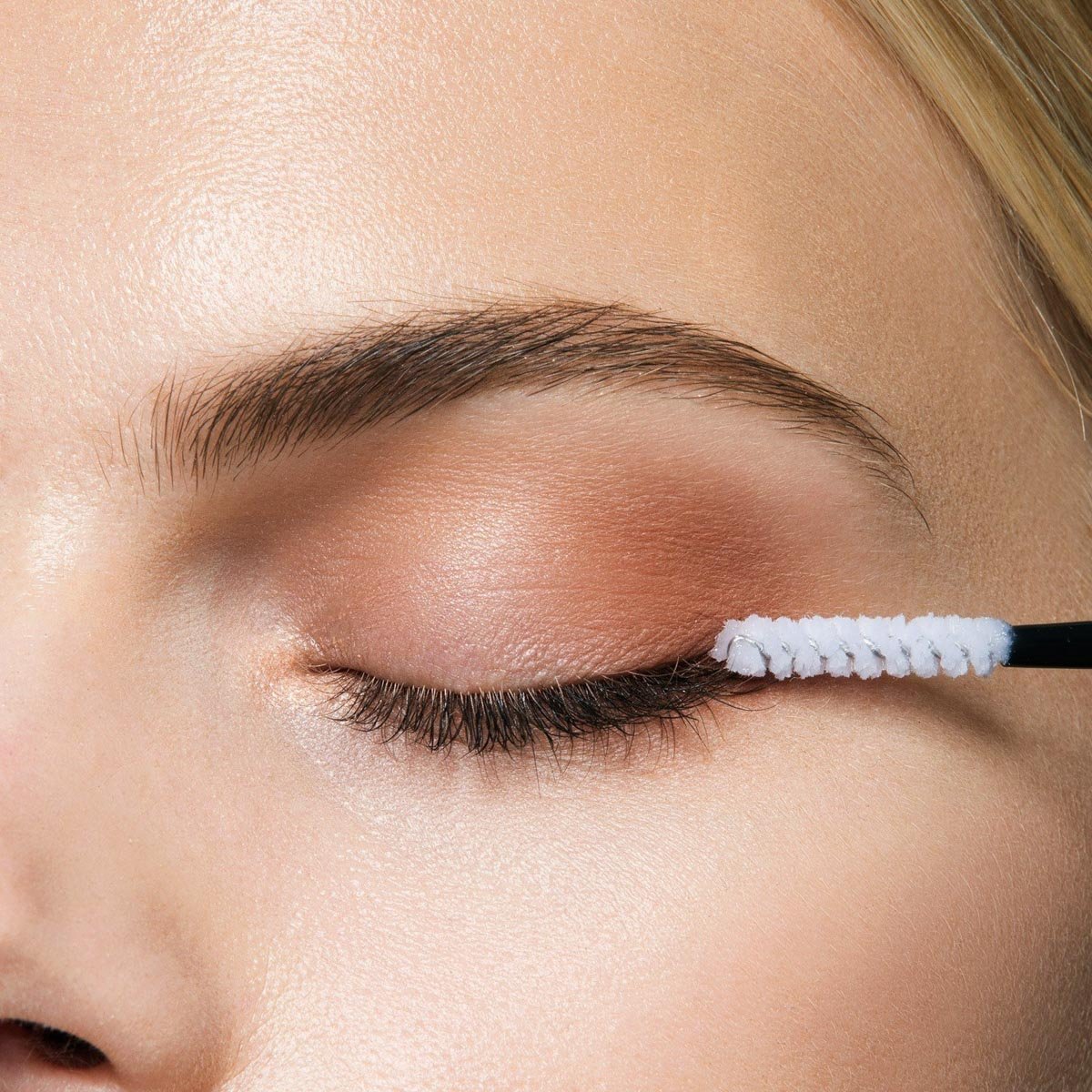 Maybelline Lash Boosting Sensational Serum STEG 4
